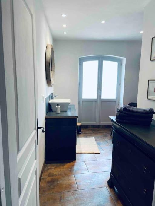 Maison Climatisee Avec Stationnement Et Wifi Bram Exterior photo
